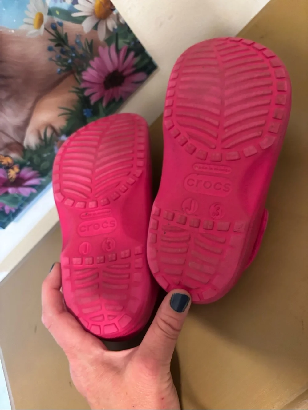 CROCS Kids Classic Clog in Bright Pink